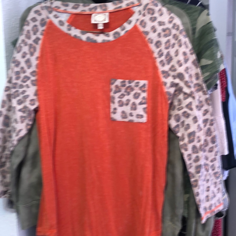 Tub 9 Truselec Size medium orange and cheetah top